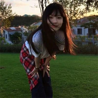 三个带面纱的女子